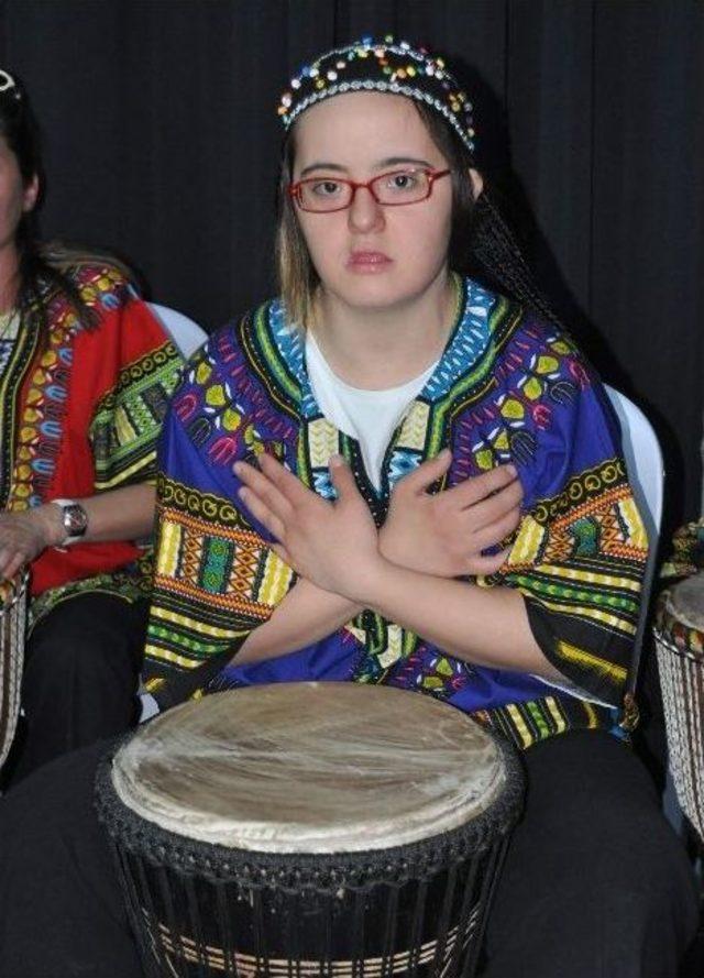 Engelli &Ccedil;ocuklardan Muhteşem Konser 1