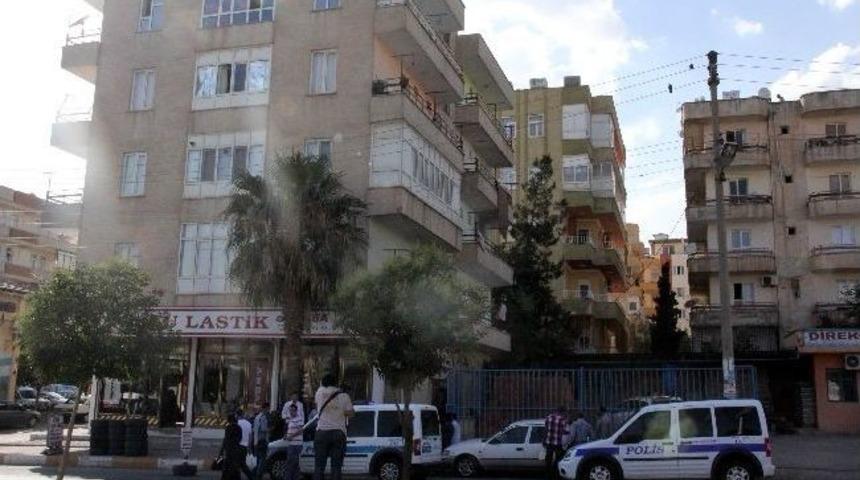 T&uuml;p&uuml;n Gaz Ka&ccedil;ırdığından Korkan Kadın Balkondan Atladı