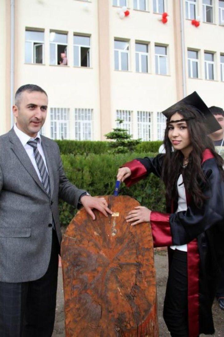 Suşehri Timur Karabal MYO'da Mezuniyet Töreni G1