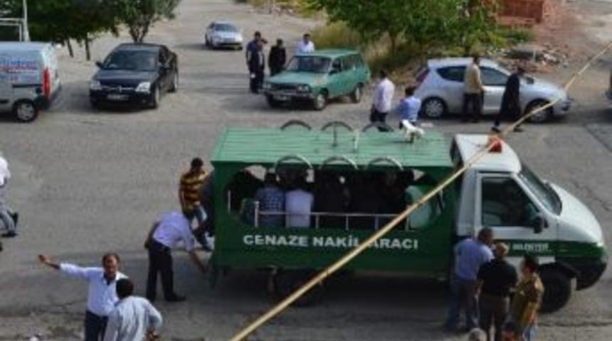 İntihar Eden 17 Yaşındaki Kadın Toprağa Verildi