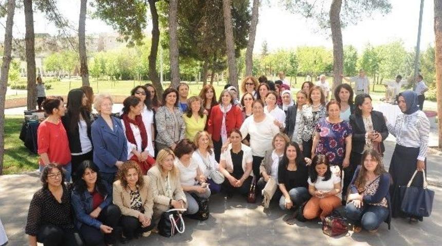 Diyarbakır&rsquo;da Ge&ccedil;mişten G&uuml;n&uuml;m&uuml;ze Kadın Belediye Başkanları Buluşması