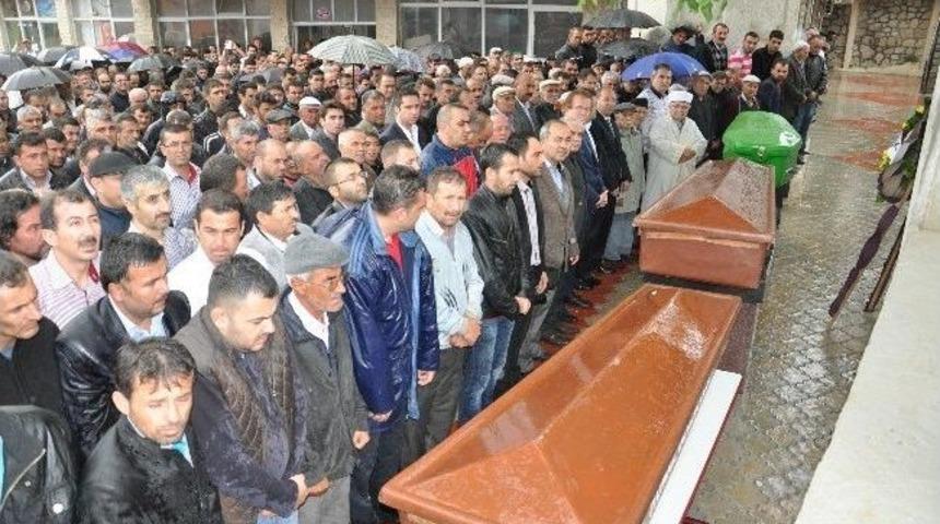 Yangında &Ouml;len Babaanne Ve 2 Torunu G&ouml;zyaşlarıyla Toprağa Verildi