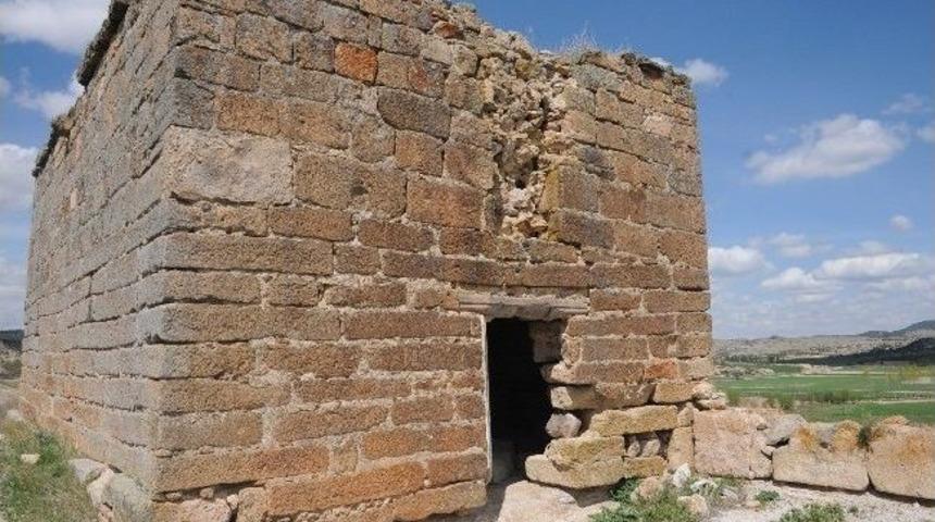 Emre Tekkesi Kaderine Terk Edildi