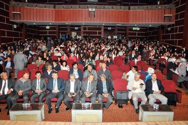 Abdullah Topcuoğlu’ndan Akşehir’de Konferans