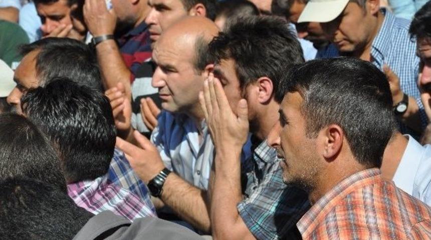 Ak Parti Genel Başkan Yardımcısı Kapusuz, Soma&rsquo;da Eylem Yapan İş&ccedil;ilerle Buluştu