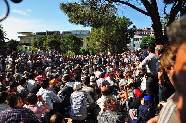 Ak Parti Genel Başkan Yardımcısı Kapusuz, Soma’da Eylem Yapan İşçilerle Buluştu