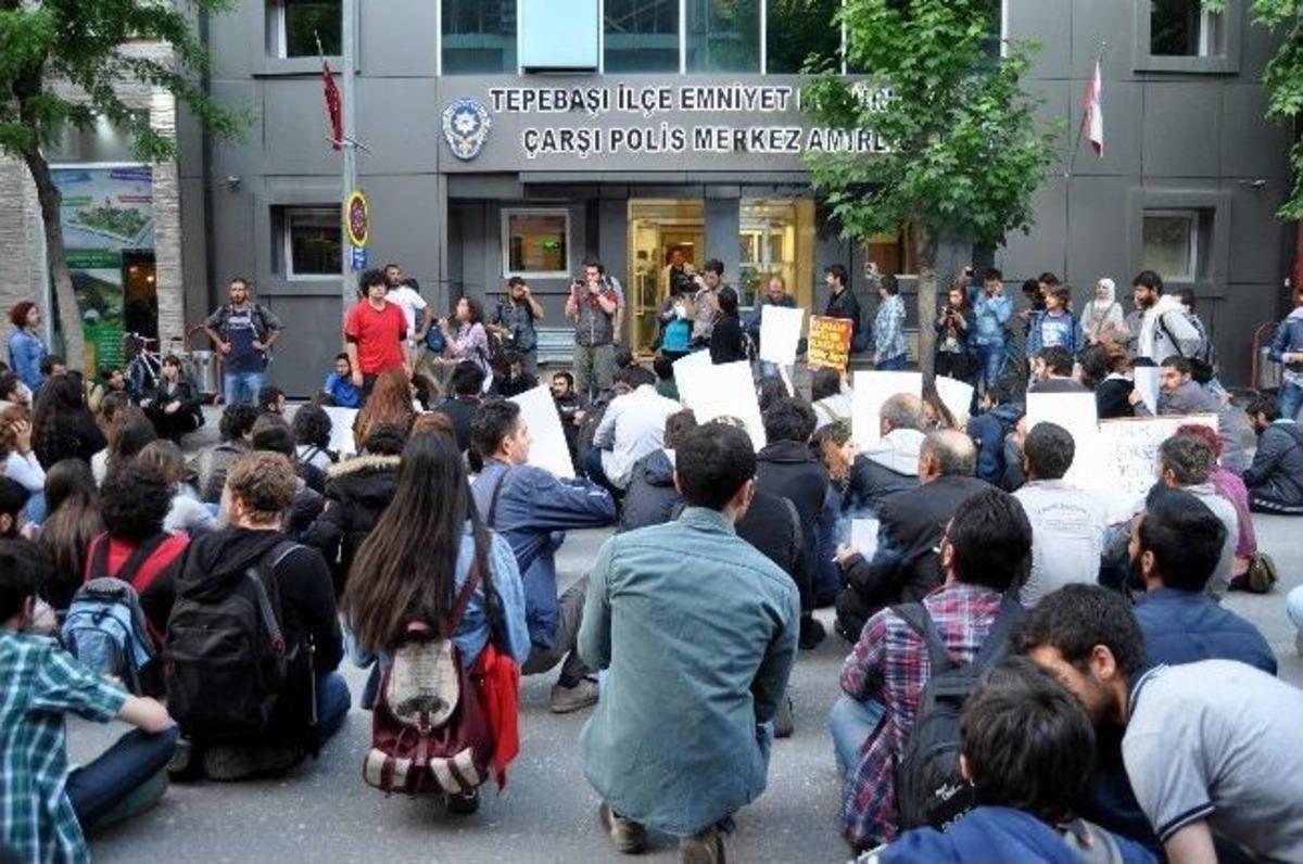 Eskişehir&rsquo;de Karakol &Ouml;n&uuml;nde Oturma Eylemi