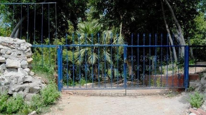 Ceneviz Kalesi Kapısına Kilit Vuruldu