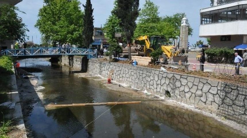 Ak&ccedil;akoca'da Dsi Tarafından Dere Islah &Ccedil;alışmalarına Hız Verildi