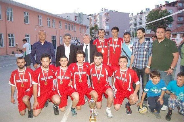 Voleybol Turnuvasında Şampiyon Belli Oldu 1