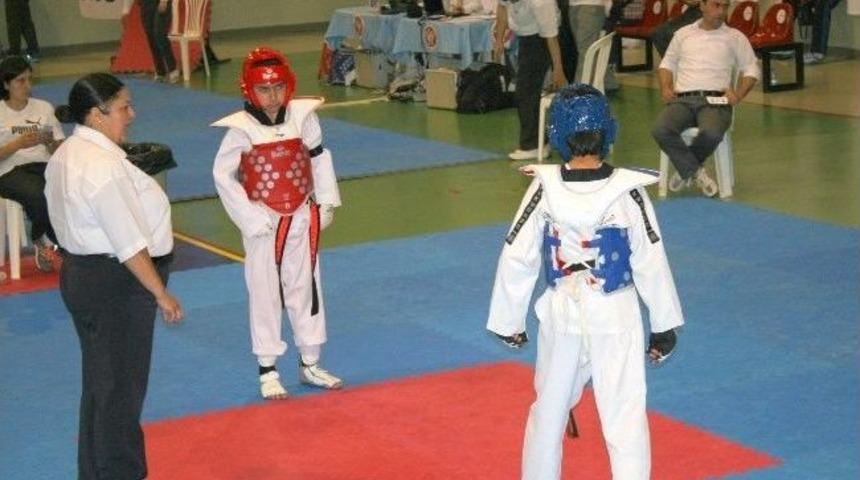 (&ouml;zel Haber) Somalı Tekvandocular Buruk Mutluluk Yaşıyor