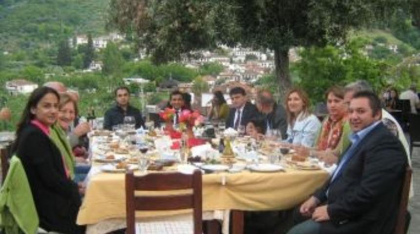 Dokuz Eyl&uuml;l &Uuml;niversitesi Rekt&ouml;r&uuml; F&uuml;z&uuml;n'den Sel&ccedil;uk Ziyareti