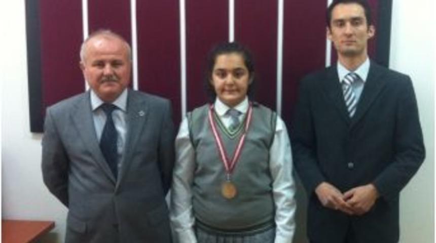 Ortaokul &Ouml;ğrencisi Borazan, T&uuml;rk&ccedil;e Şenliğinde B&uuml;y&uuml;k Başarıya İmza Attı