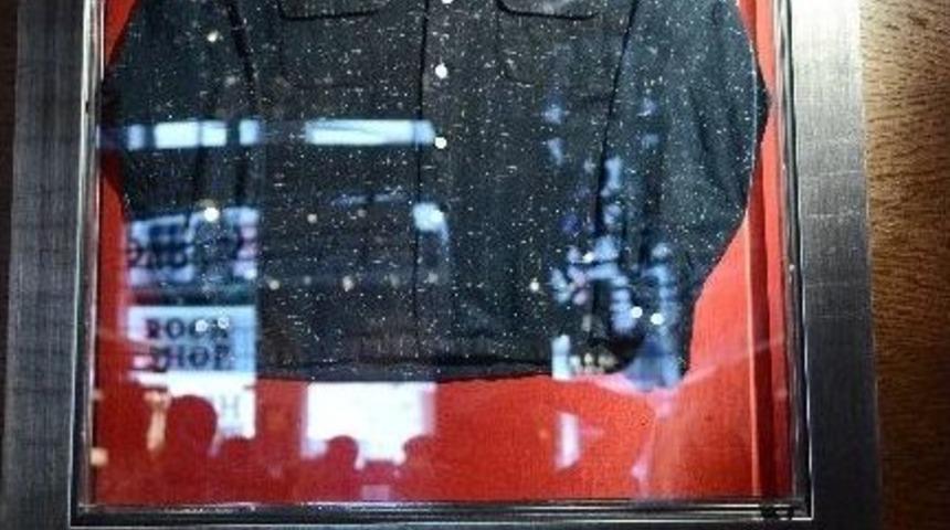 &Uuml;nl&uuml;lerin Milyon Dolarlık Kıyafetleri İstanbul'da Sergileniyor