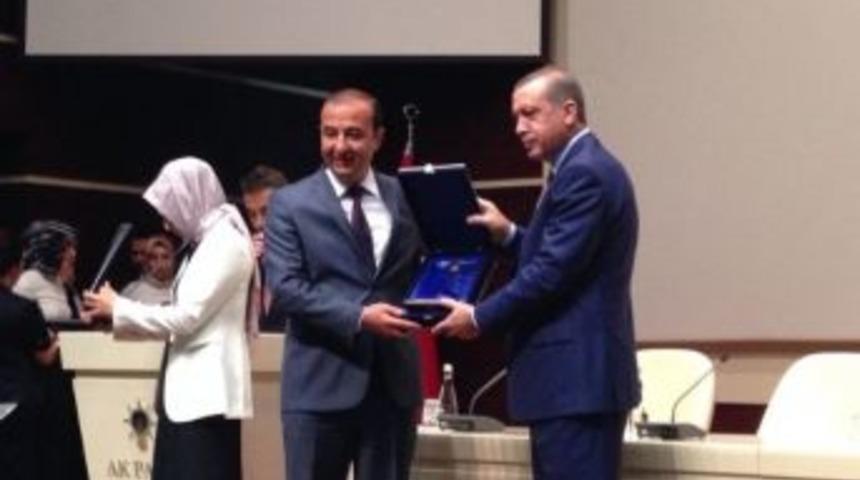 &Ouml;zt&uuml;rk'e Ak Parti Siyaset Akademisi &Ouml;d&uuml;l&uuml;