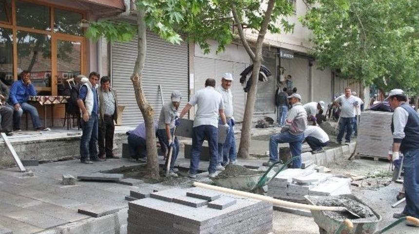 Yol Genişletme &Ccedil;alışmaları Devam Ediyor