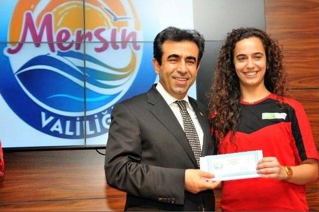 Vali Güzeloğlu Dereceye Giren Sporcularla Buluştu