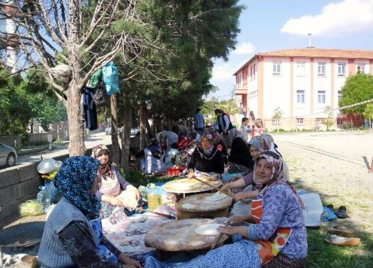 Mematfen Yarışmasında Dereceye Giren &Ouml;ğrenciler &Ouml;d&uuml;llendirildi