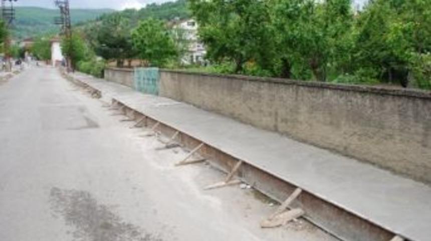 Yenice&rsquo;de Kaldırım Ve Yol &Ccedil;alışması