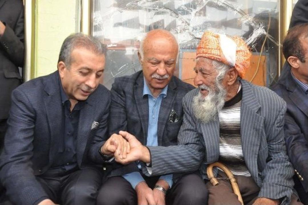 Bakan Mehdi Eker G&uuml;roymak&rsquo;ta