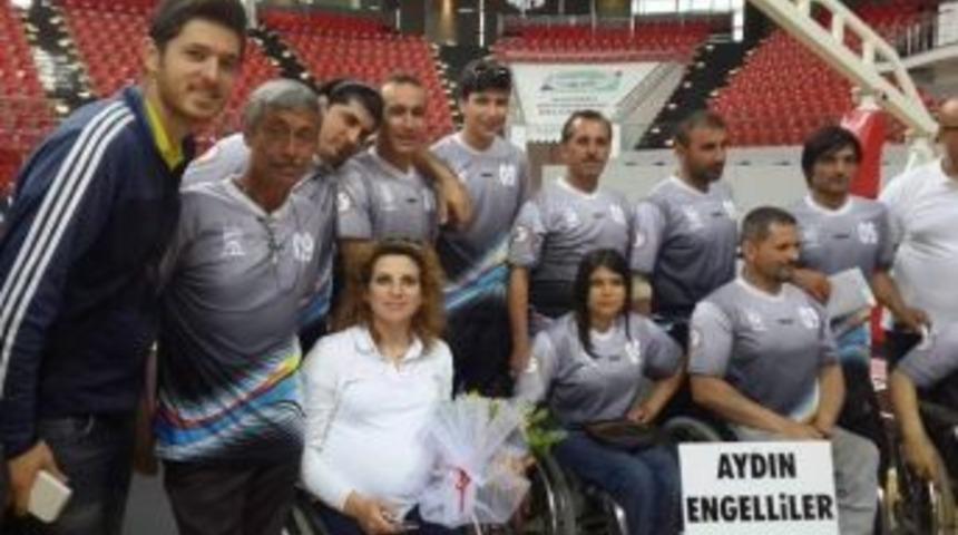 Ayesk, Van&rsquo;ı Farklı Ge&ccedil;ti