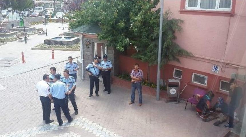 Polis Merkezinden Sevkat Eli
