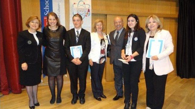 İzmir Fatih Koleji Öğrencilerinden Büyük Başarı