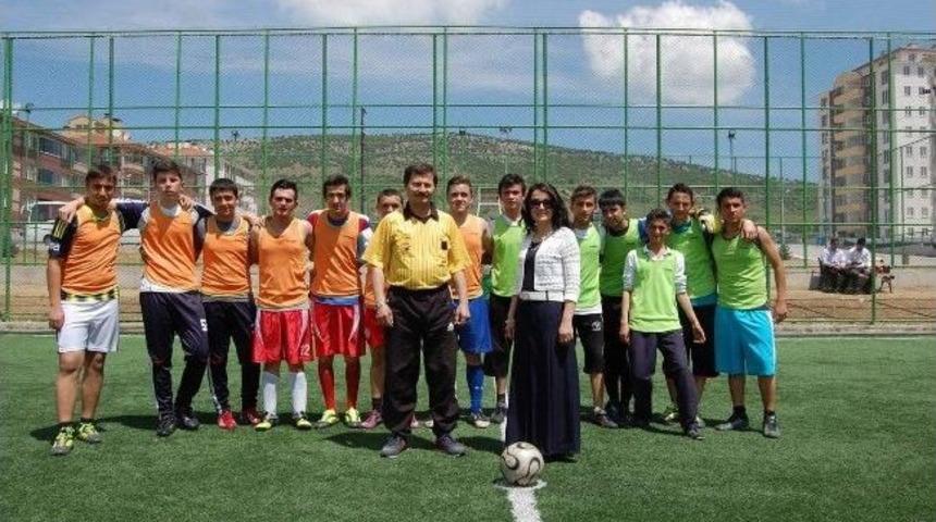 Boz&uuml;y&uuml;k Kız Teknik Ve Meslek Lisesi'nin Sanatsal Ve Sportif &Ccedil;alışmaları