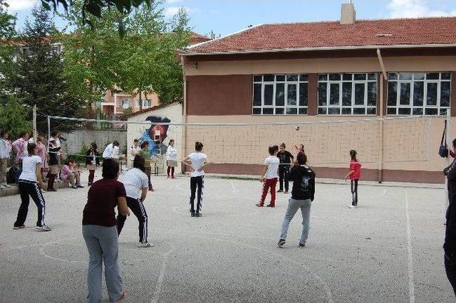 Boz&uuml;y&uuml;k Kız Teknik Ve Meslek Lisesi nin Sanatsal Ve Sportif &Ccedil;alışmaları 2