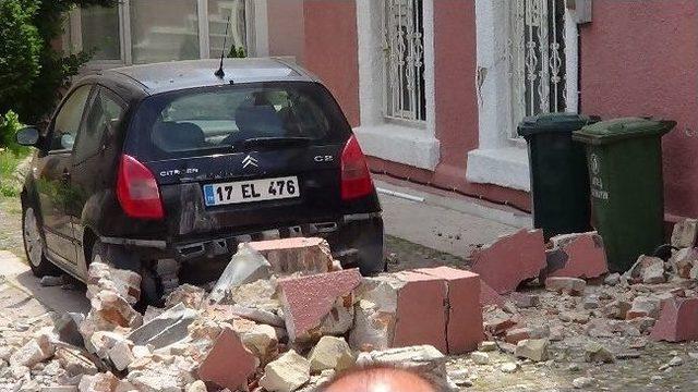 Depremde Çanakkale de 20 Kişi Üst Katlardan Atlayarak Yaralandı 1