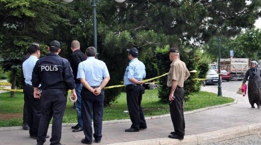 Boğazını Keserek &Ouml;ld&uuml;rd&uuml;ler