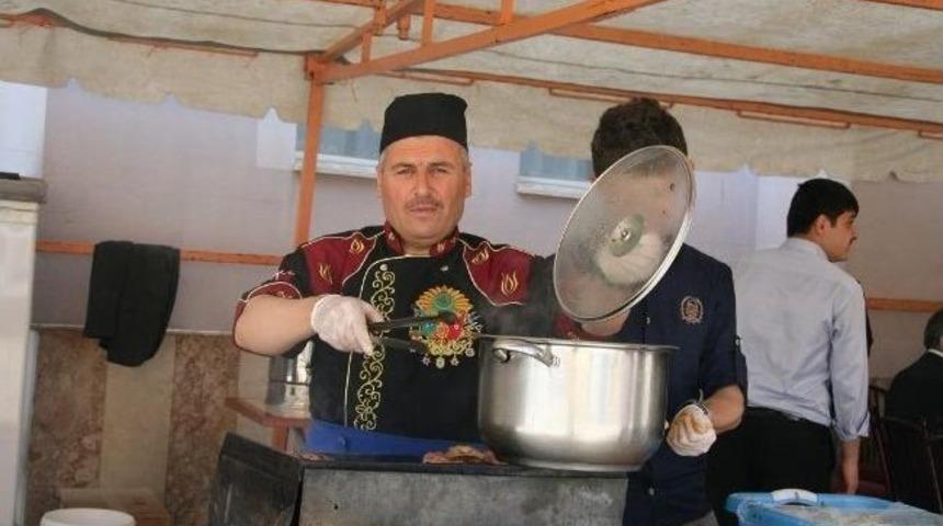 Sungurlu'da &Ouml;ğrenciler Yararına Hayır &Ccedil;arşısı A&ccedil;ıldı