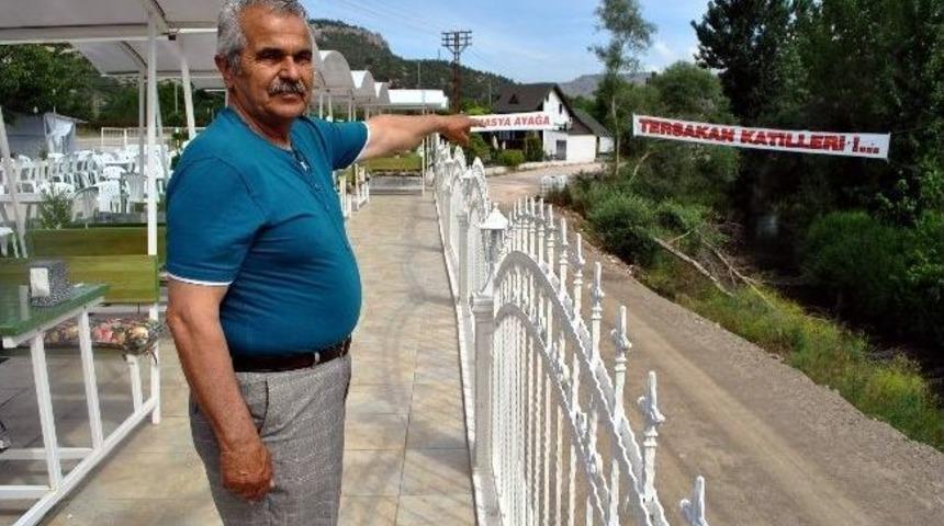 Tersakan Irmağı'na &lsquo;koku&rsquo; Pankartı A&ccedil;tı