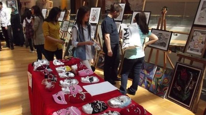 &Ouml;ğrencilerin Yıl Sonu Sergisi İlgi G&ouml;r&uuml;yor