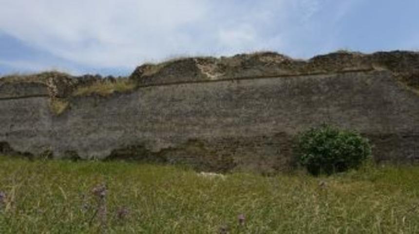 Depremde Sedd&uuml;lbahir Kalesi'nde Hasar Meydana Geldi