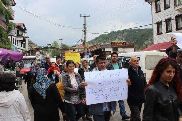 Yeniceşıhlar Köylüleri Meydana İndi