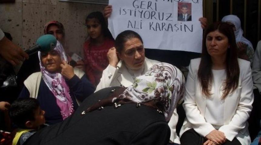 Ak Parti'li Vekiller &Ccedil;ocukları Pkk Tarafından Ka&ccedil;ırılan Anneleri Ziyaret Etti