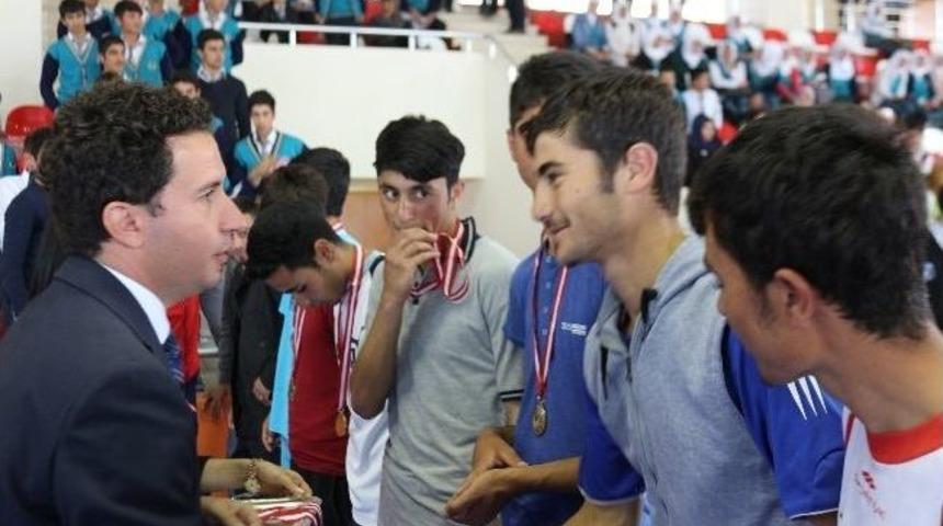 Bulanık&rsquo;ta Liseler Arası Voleybol Turnuvası