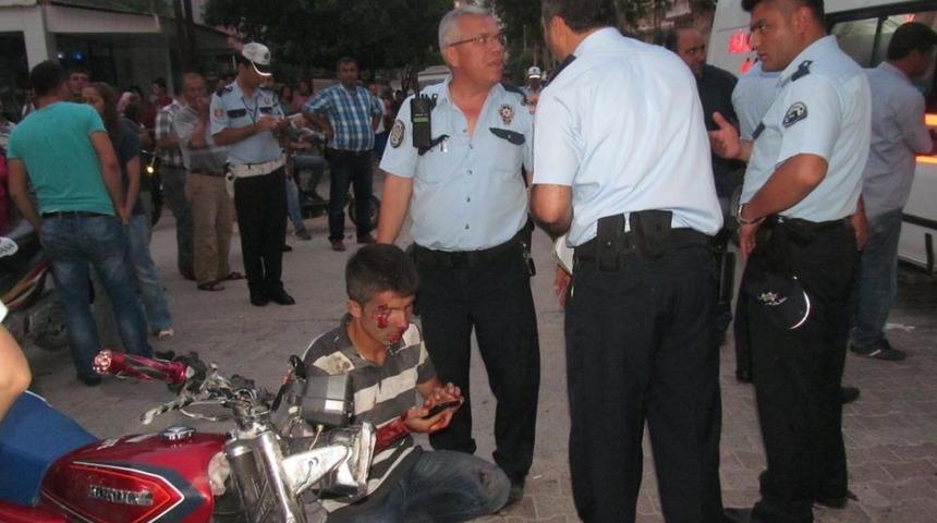 Ceyhan'da Motosiklet Yayaya Çarptı; 1 Ölü 1 Yaralı