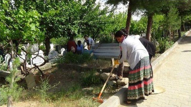 Kulp Belediyesi Eşbaşkanları &Ccedil;&ouml;p Topladı 1