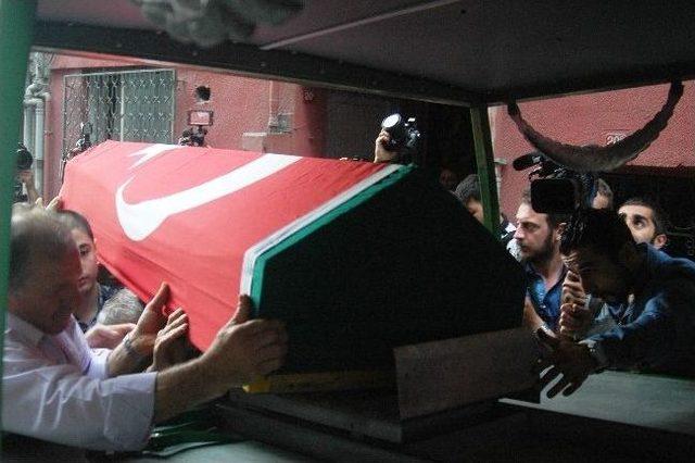 Okmeydanı&rsquo;nda Hayatını Kaybeden Ayhan Yılmaz Toprağa Verildi 1