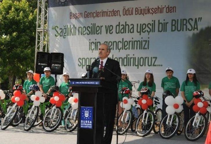 Büyükşehir Başarılı Öğrencilere Yüzlerce Bisiklet Ve Kask Dağıttı G1