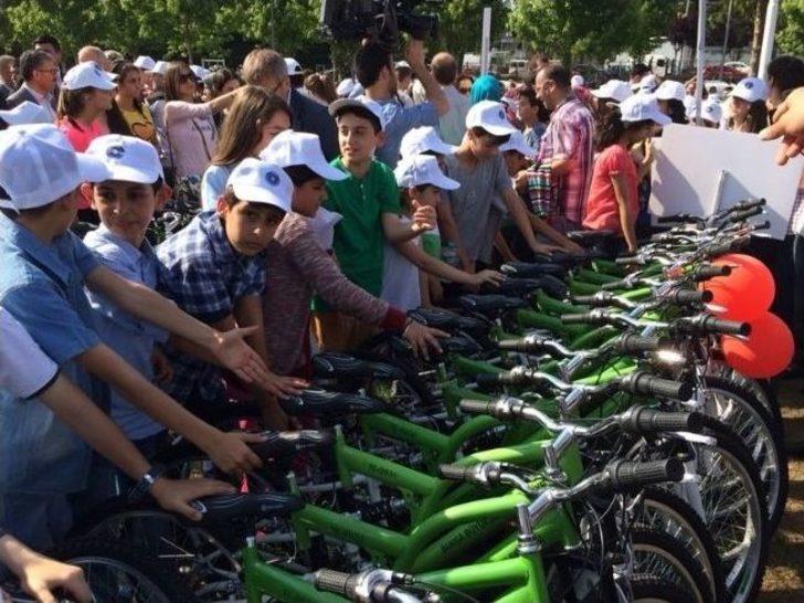 Büyükşehir Başarılı Öğrencilere Yüzlerce Bisiklet Ve Kask Dağıttı G4