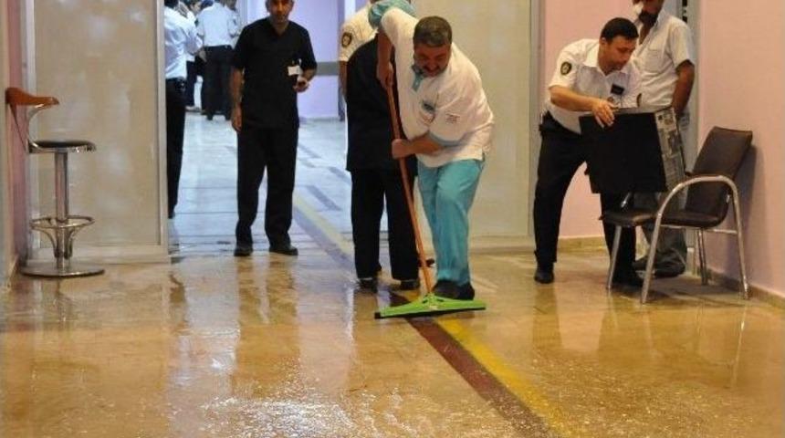 Dolu Yağışı Hastanedekilere Zor Anlar Yaşattı