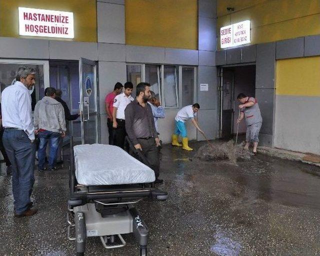 Dolu Yağışı Hastanedekilere Zor Anlar Yaşattı 2