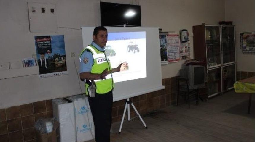 Bilecik'te &Ccedil;ift&ccedil;ilere Trakt&ouml;r Ve Reflekt&ouml;r Kullanımı Semineri