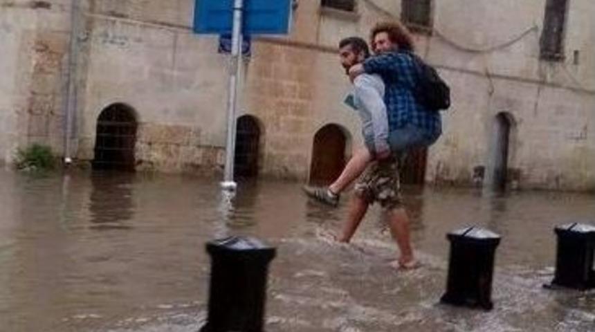 Gaziantep&rsquo;te Yağmur Ve Dolu Yağışı Hayatı Fel&ccedil; Etti