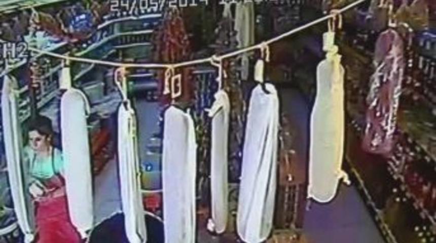 G&ouml;k&ccedil;eada&rsquo;da Deprem Anı G&uuml;venlik Kamerasına Yansıdı