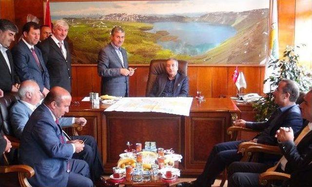 Bakan Eker’den Tatvan Belediyesi’ne Ziyaret