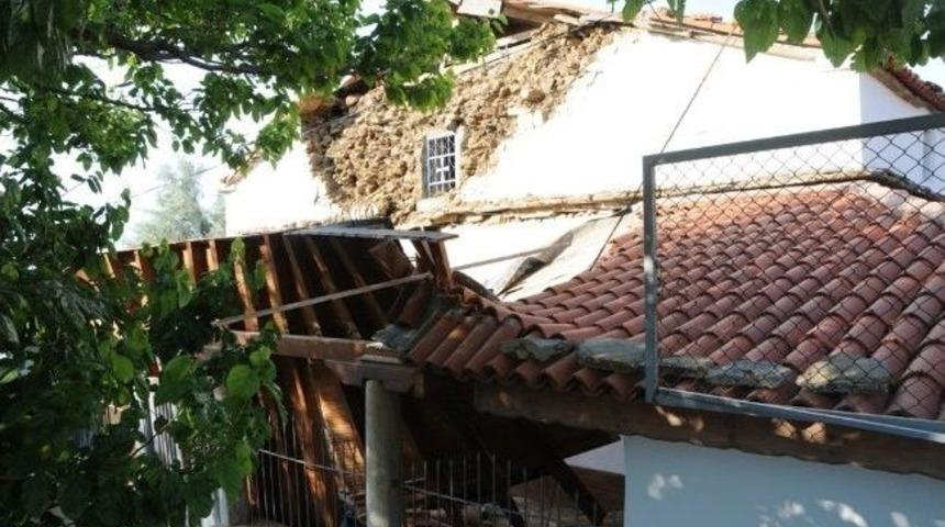 Kilise Depreme Dayanamadı